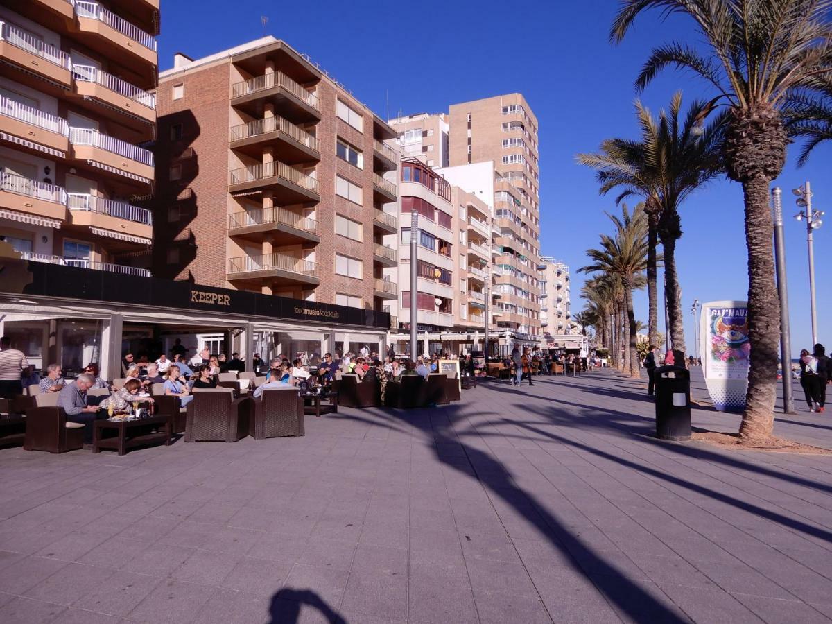 Edificio 1º Linea De Playa, En Paseo Maritimo De Torrevieja, Alicante, Costa Blanca Appartement *